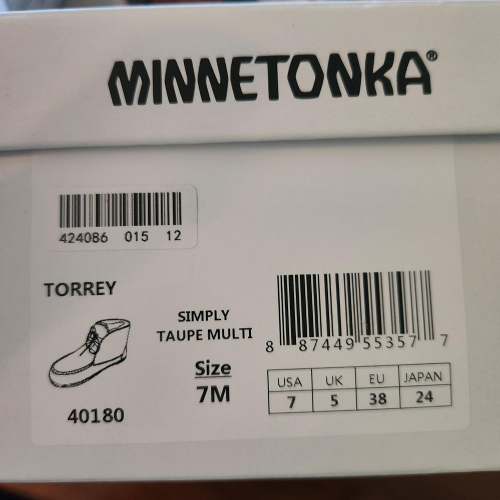 MINNETONKA SIZE 7 BOOTS - Picture 2 of 2